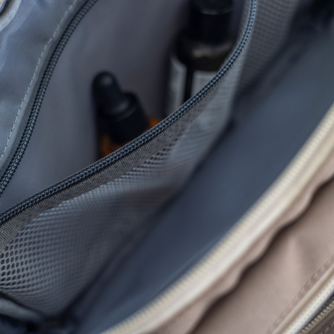 Amaroq Retro Toiletry Bag