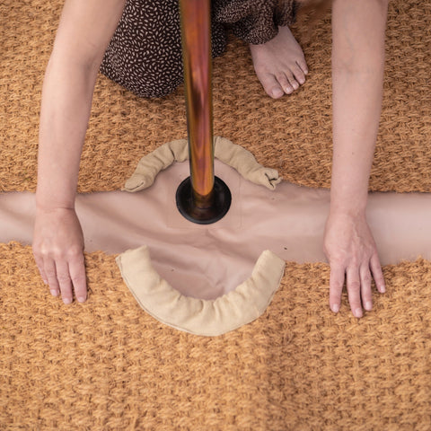 Half -moon -shaped carpet for glamping tent