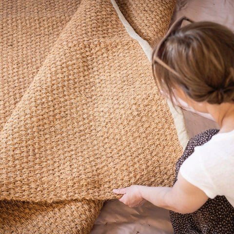 Half -moon -shaped carpet for glamping tent