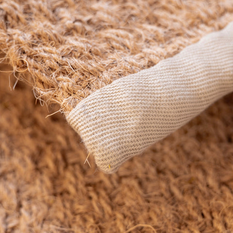 Half -moon -shaped carpet for glamping tent